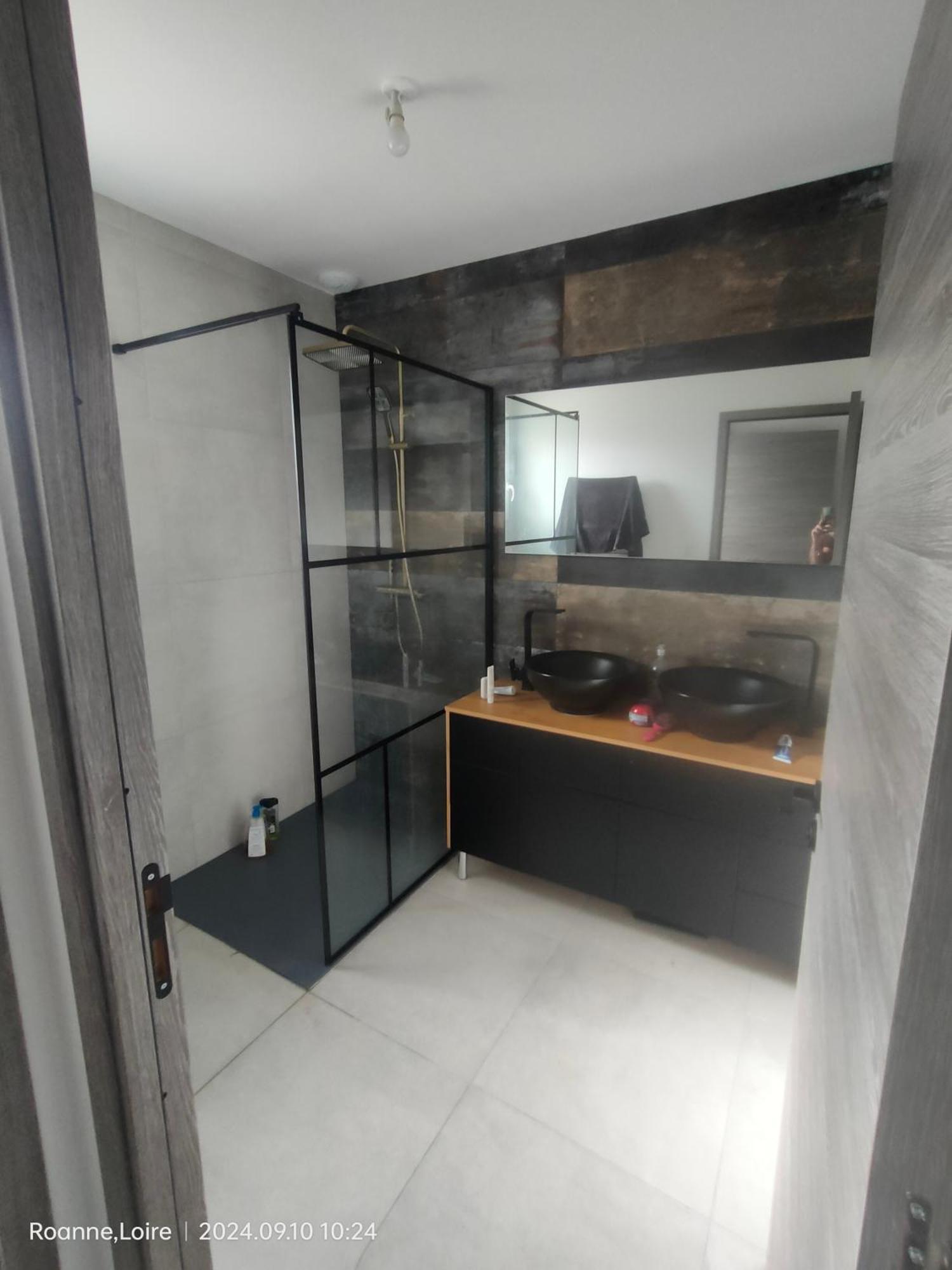 Chambre Dans Maison Plain-Pied Moderne ロアンヌ エクステリア 写真