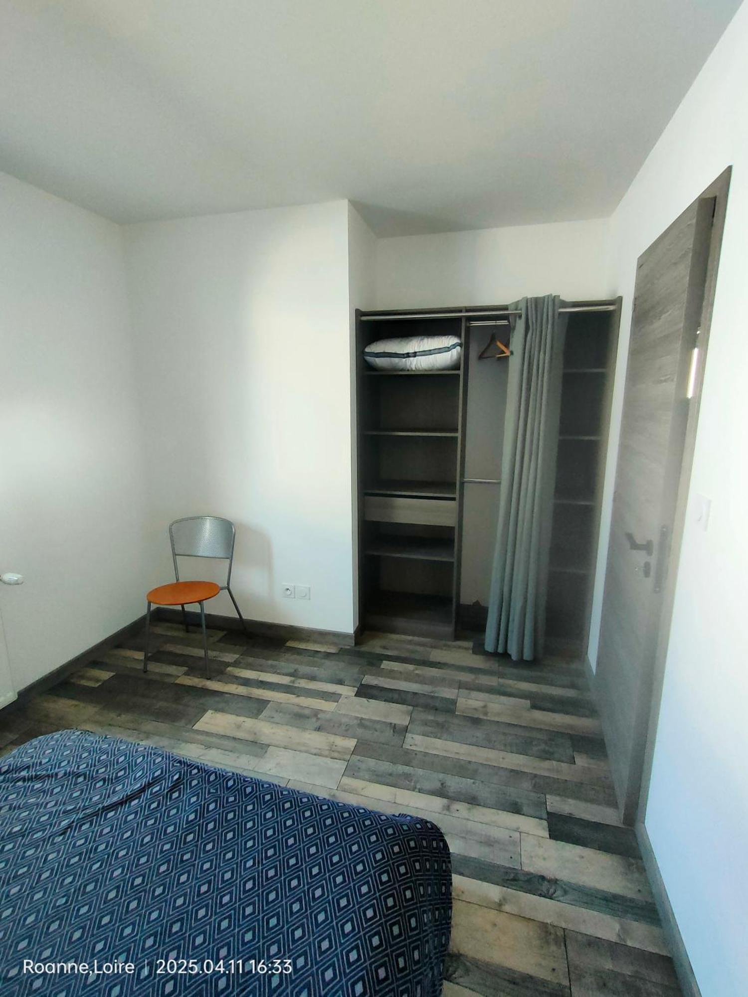 Chambre Dans Maison Plain-Pied Moderne ロアンヌ エクステリア 写真
